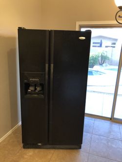 Black Whirlpool Gold with water/ice dispenser