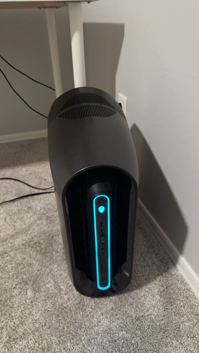 LIKE NEW - Alienware Aurora Ryzen Edition R10