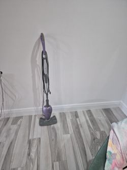 Floor steamer