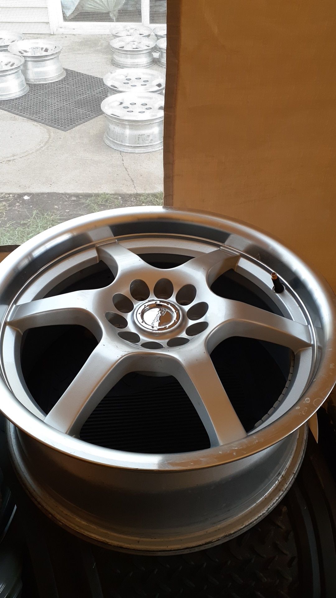 Set de4 rines 17x7.5 de 5 hoyos universales bolt pattern 5x4.5 y 5x112 y 5x114.3 practicamente nuevos $250