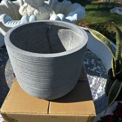 brand new patio ceramic pot in box