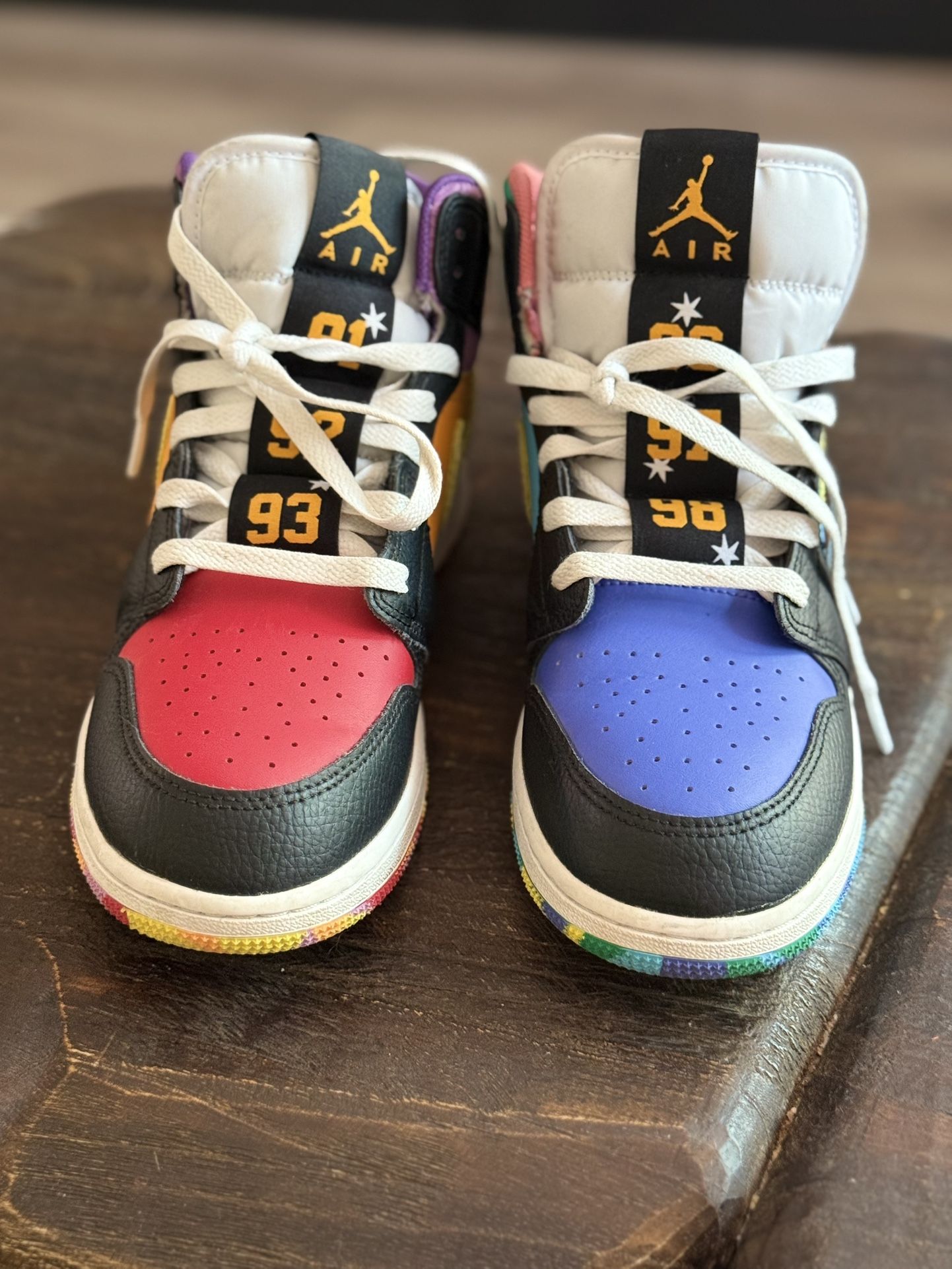 *Air Jordan 1 Mid SE “Sneaker School” – Size 7Y*