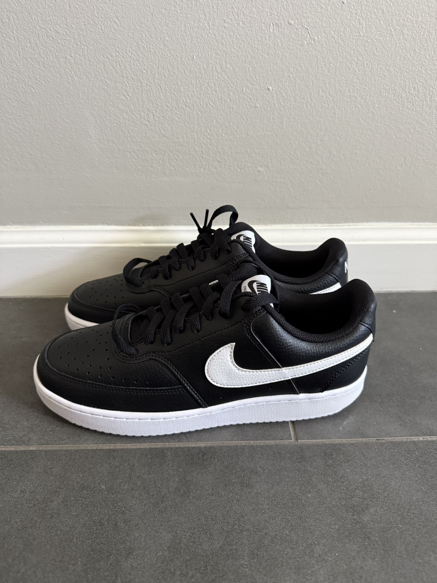 Nike Air Force 1s (Black/White) Men’s 9.5