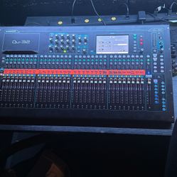 Allen & Heath Qu-32 Sound Board