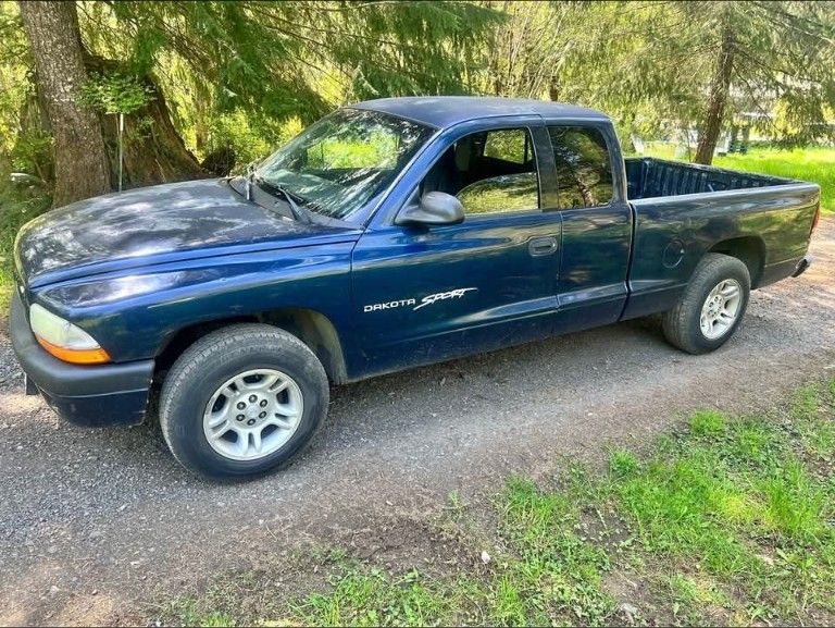 2001 Dodge Dakota Sport 4.7L – $5,150 OBO (Must Sell by June 28)