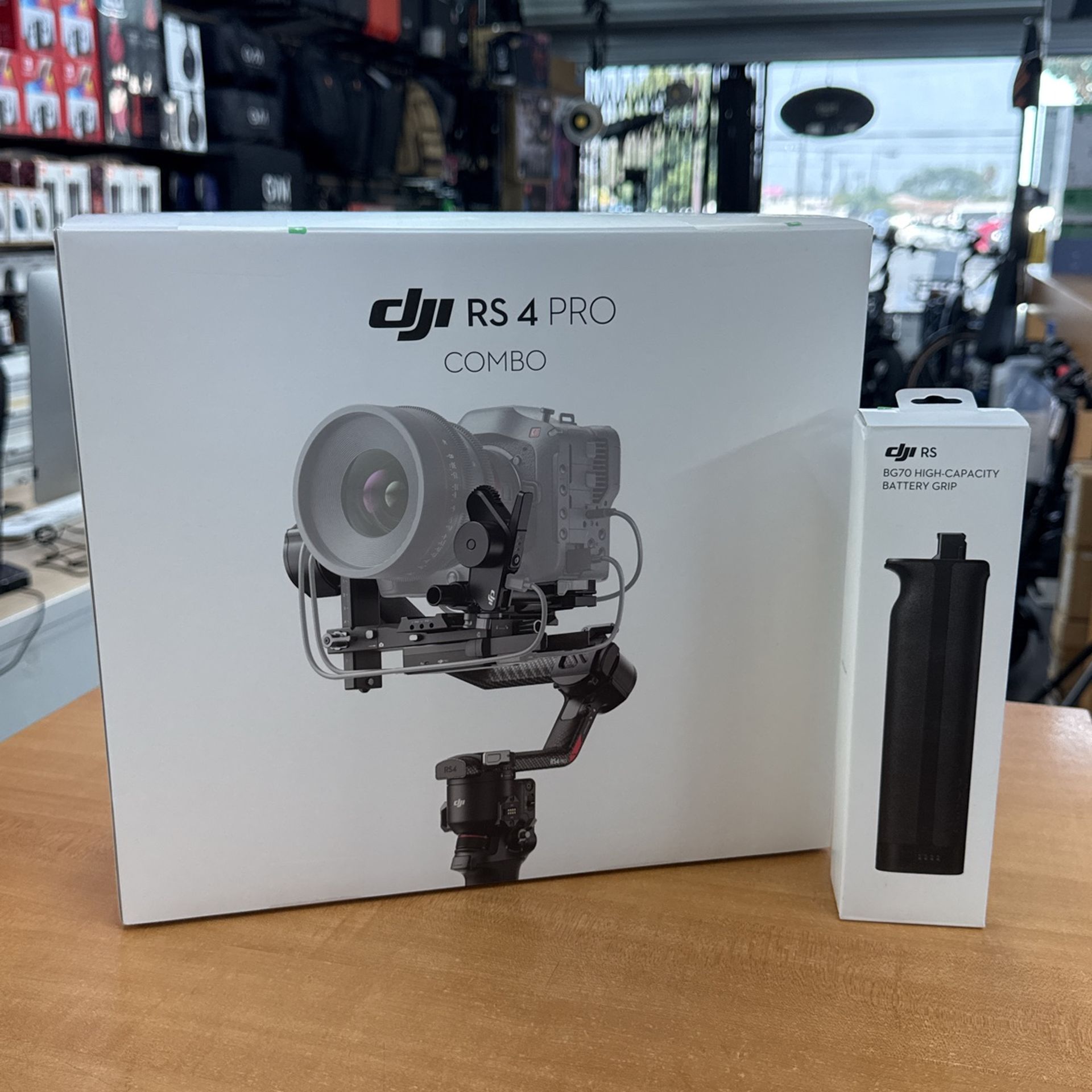 New Dji Rs4 Pro Combo Gimbal Stabilizer With BG70 High Capacity 