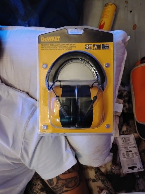 DeWalt Wireless Bluetooth Hearing Protector