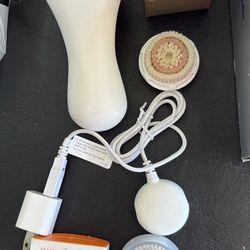 Clarisonic Mia 2 With Charger & Extra Brush Head
