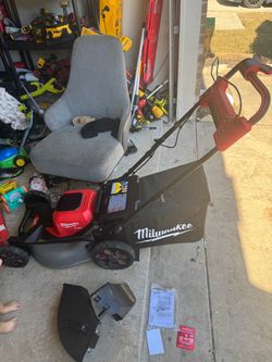 Self propelled lawn mower m18 new tool only
