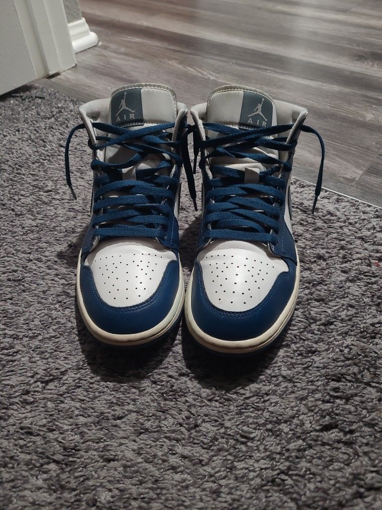 Jordan 1 Mid French Blue