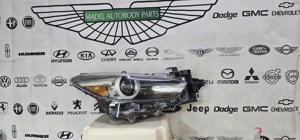 2014-2016 MAZDA 3 LED HEADLIGHT OEM- RIGHT PASSENGER SIDE