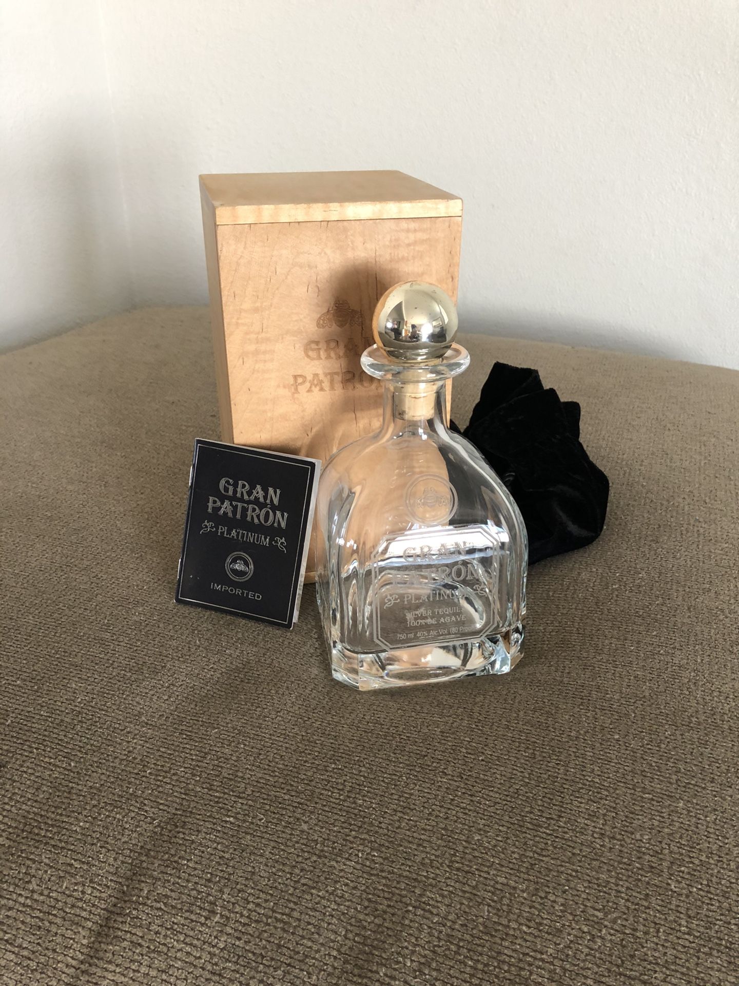 GRAN PATRON PLATINUM Tequila BOTTLE with wood box, card, dust bag
