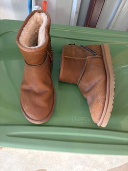 UGG-size 10-Style Mini Shearling Boots