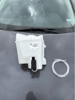 Nissan Sentra Windshield Reservoir