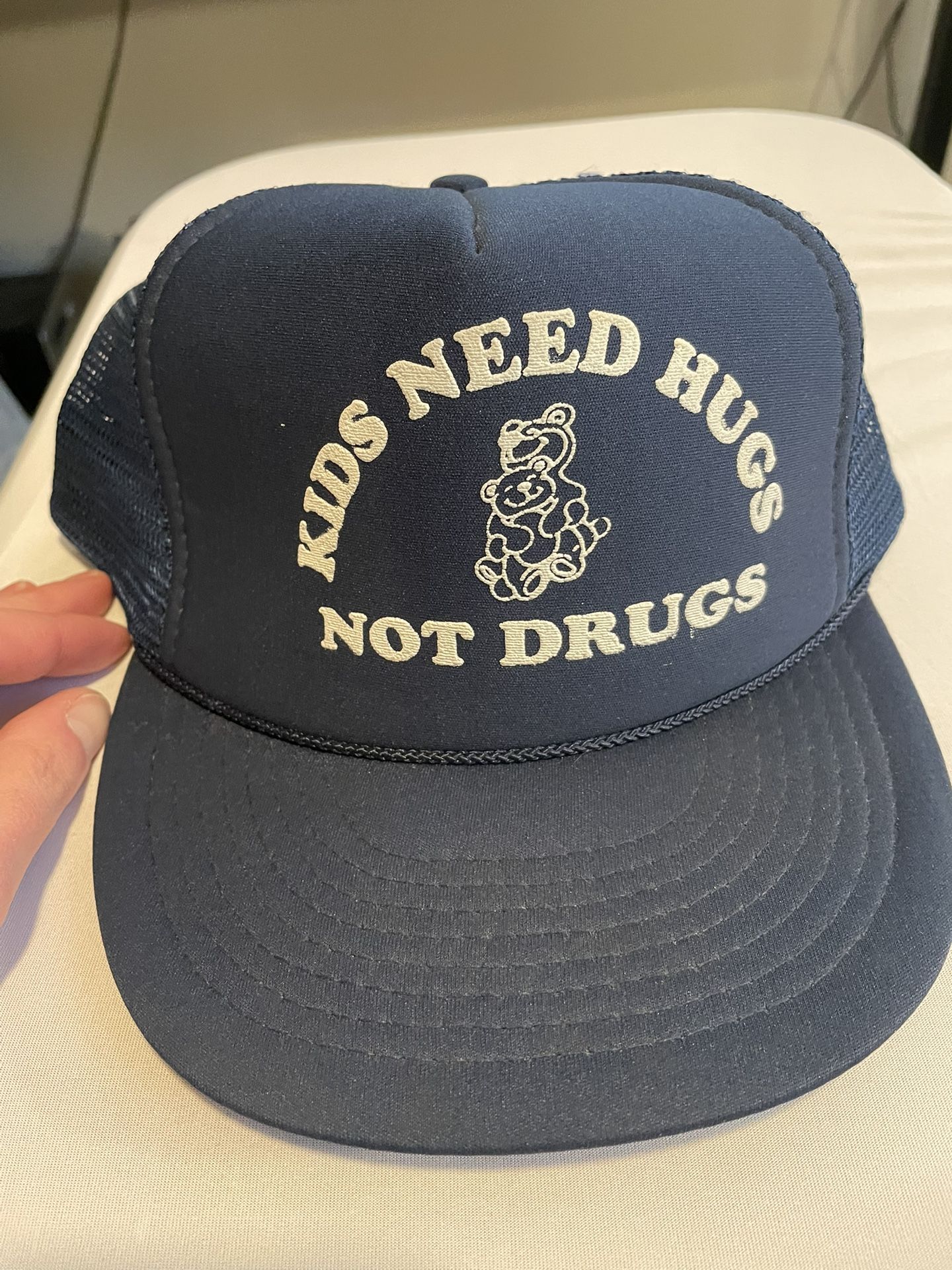 vintage navy "Kids Need Hugs Not Drugs" mesh trucker snapback hat w/a teddy bear