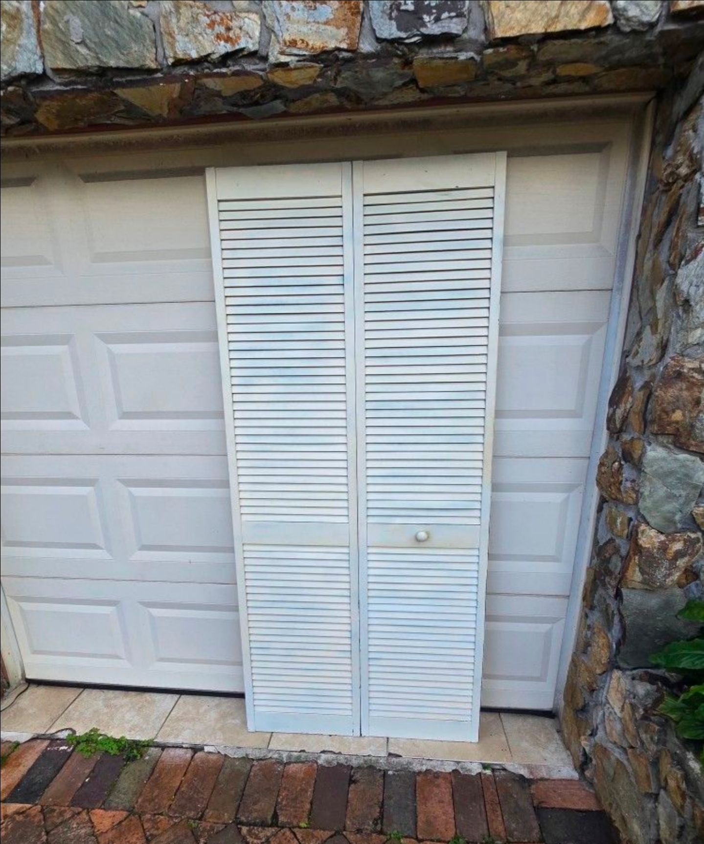 $15 Wood Bi-Fold Louvered Doors Puertas plegables de madera