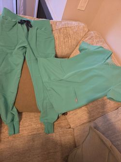 💚 FIGS Surgical Green Scrub Set — XS — Like New