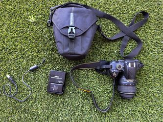 Nikon D3200 + Nikon AF-S DX Nikkor 18–55mm f/3.5–5.6G VR