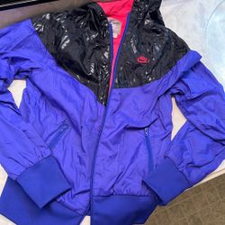Nike Women's Hooded Windbreaker S