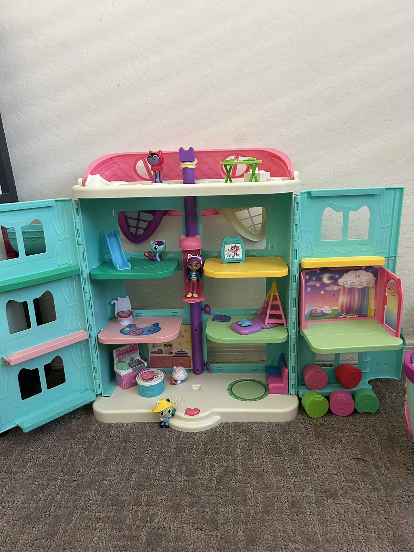 Gabby's Dollhouse Purrfect Dollhouse Playset with Sounds, 22 Pc Accessories