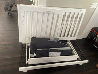 Baby Crib, Toddler And Pack N Play 