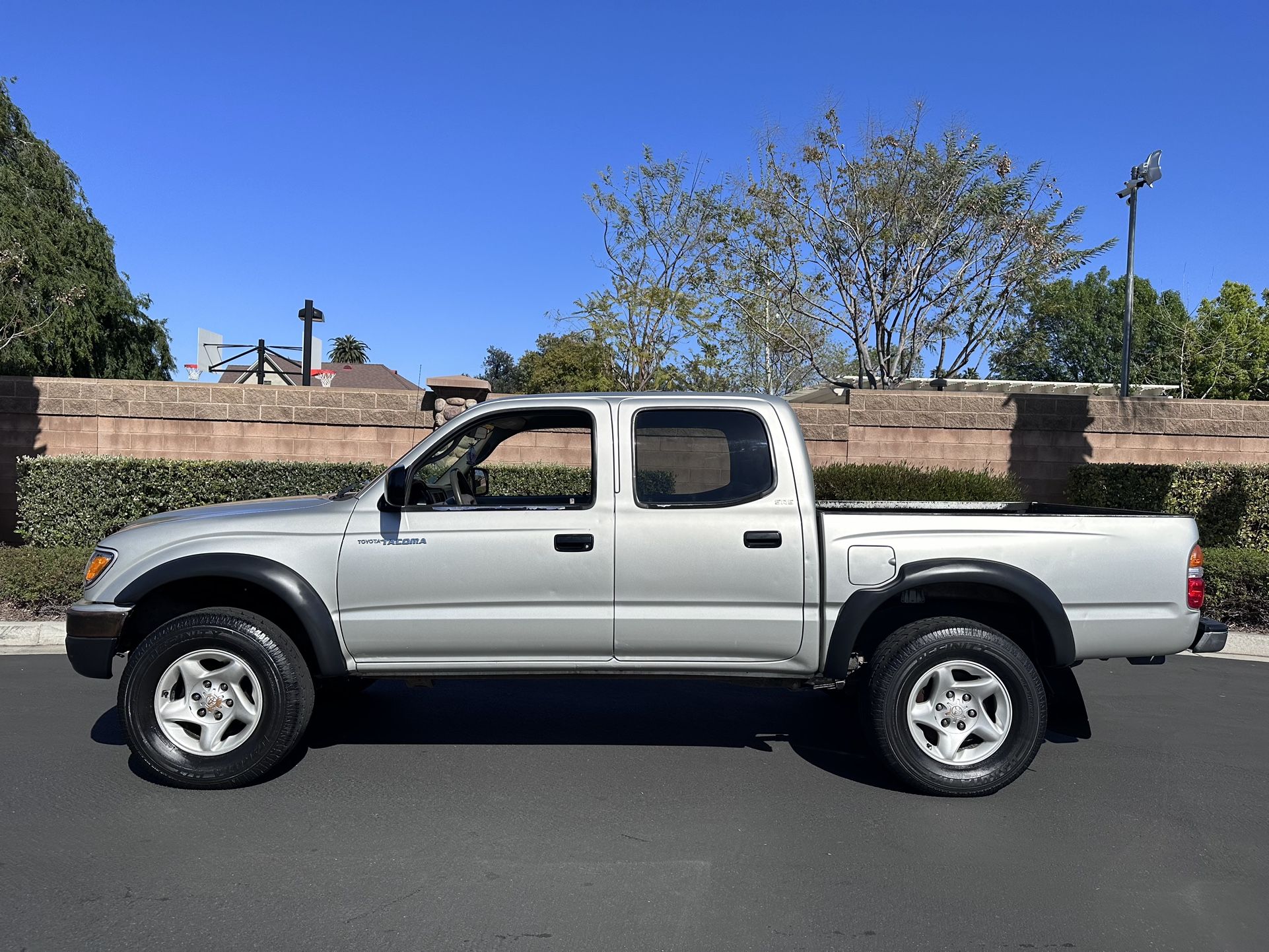 Toyota Tacoma 4 Door Pre-Runner Must See 