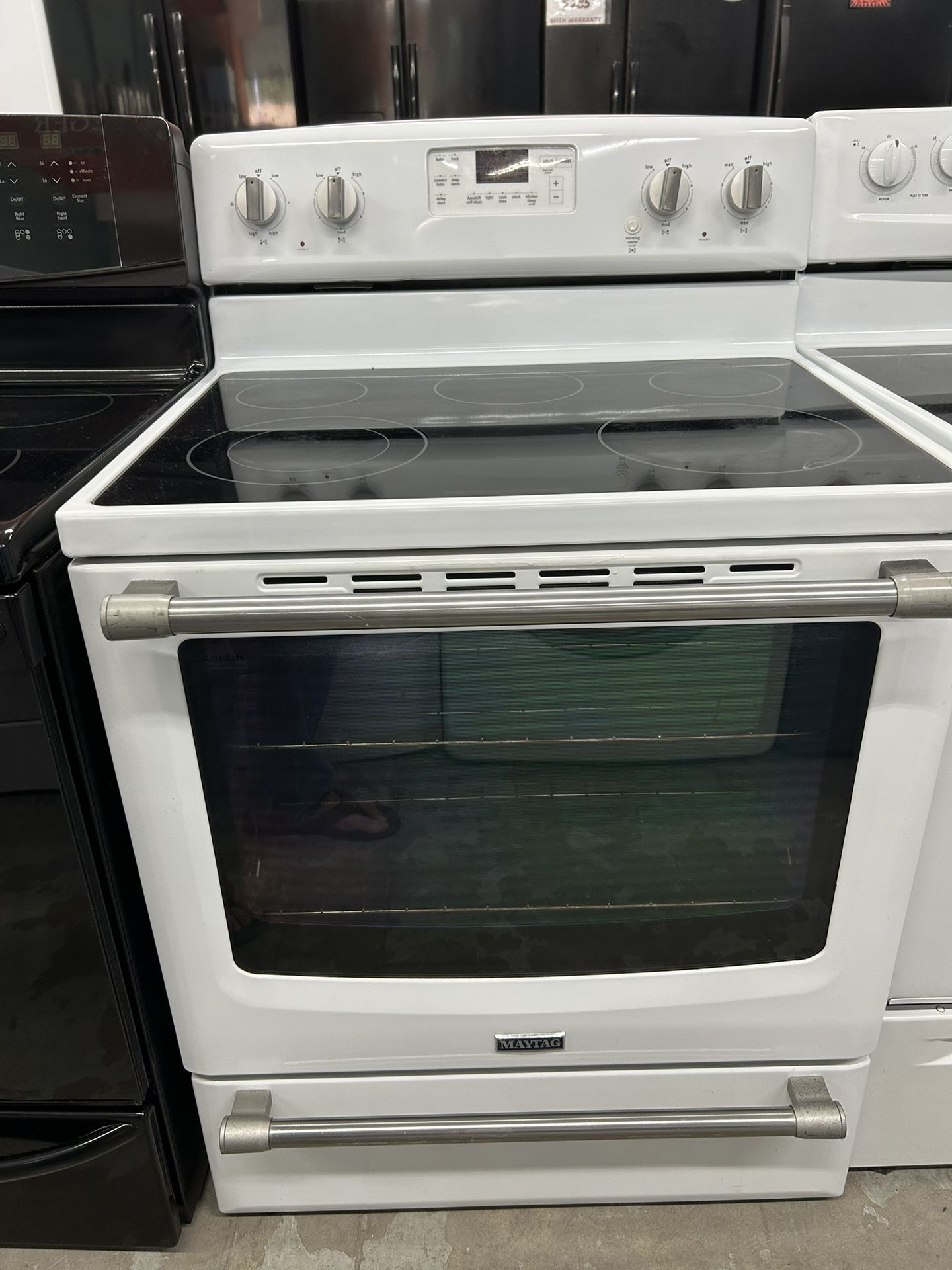 White Glass Top 5 Burner Stove With Convect Bake