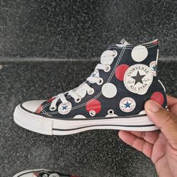 Converse women's 6 like new