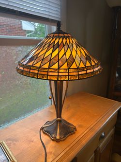 Tiffany style stained glass lamp