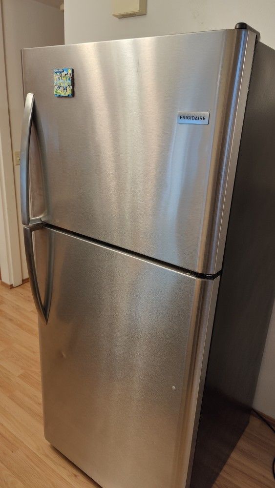 Frigidaire 20.4 Cu. Ft. Top Freezer Refrigerator Model FFTR2021TS 