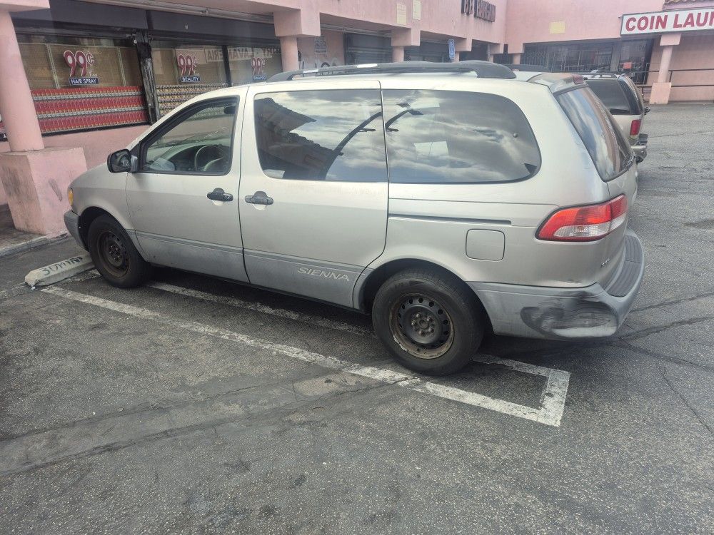 2001 Toyota Sienna