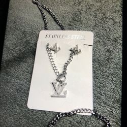 Necklace and earrings set