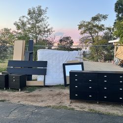 FREE QUEEN BEDROOM SET ALREADY ON CURB 