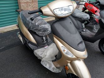 2020 50CC GAS SCOOTER. VERY FAST!