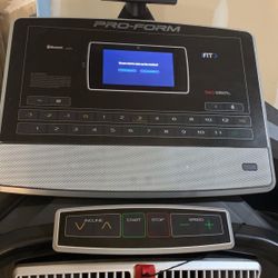 [NEW LIKE]  Treadmill for sale - PROFORM PRO 2000 Foldable