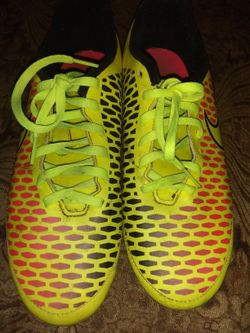Nike soccer shoes size 7.5