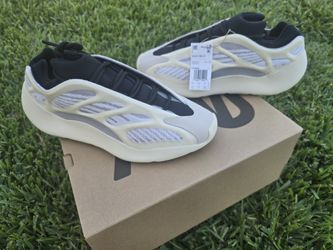 YEEZY AZAEL SIZE 13 ADIDAS