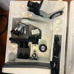 Leica StrataLab Microscope