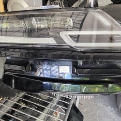 18=20 Range rover velar oem right side LED