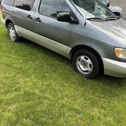 1999 Toyota Sienna
