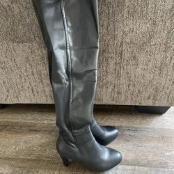 BRAND NEW thigh high heel boots 