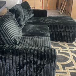 New 92x59 Sectional Couch / Free Delivery 