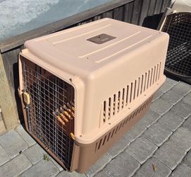 Dog Kennel Carrier for Large Dogs Made of Durable Plastic for Home and Travel
Pick up in San Jose 95121 area
Durable plastic pet carrier with a meta