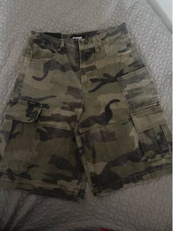 Baggy camo shorts size 28