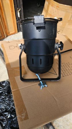 Can spot lights adjustable.