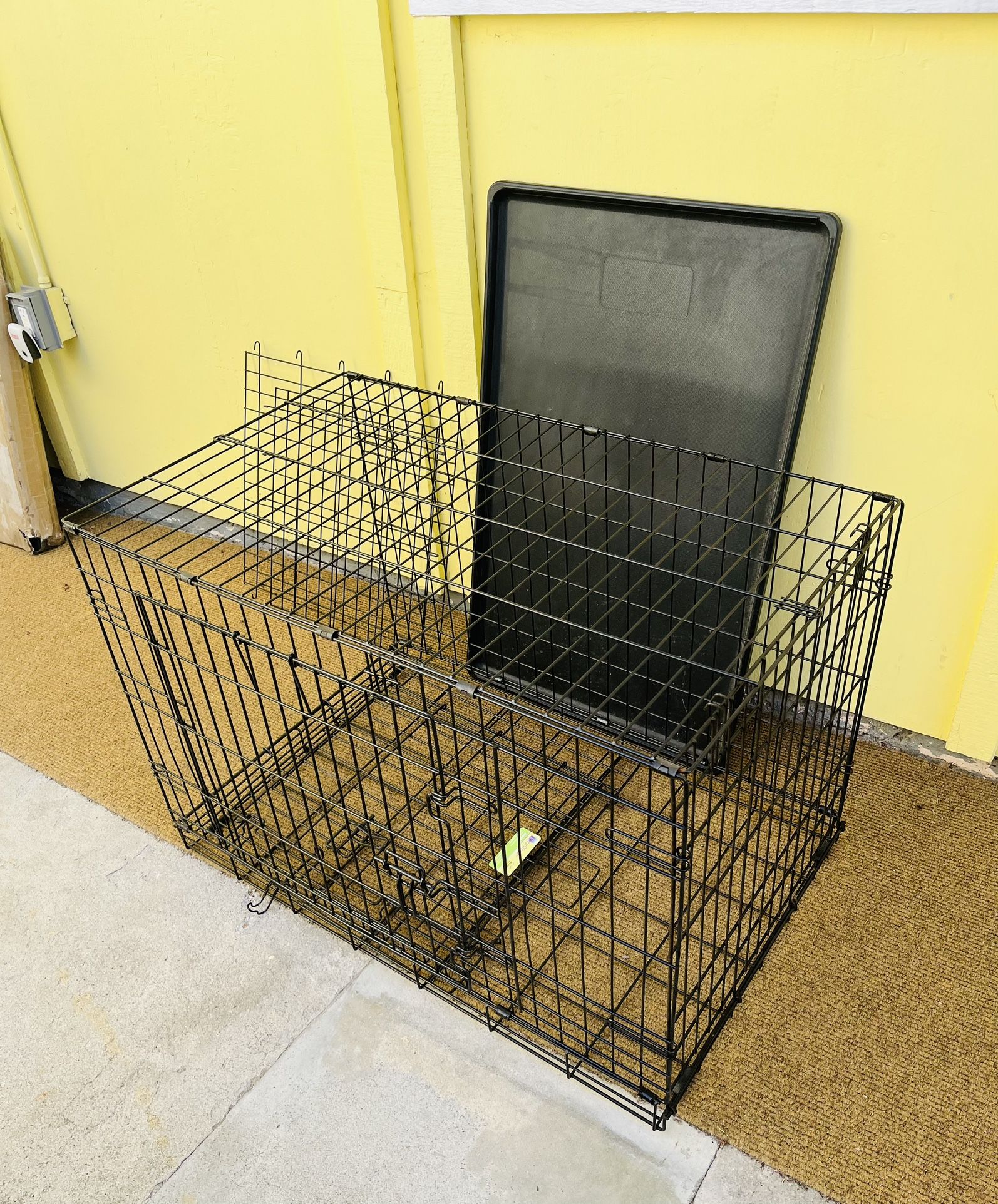 DOG CRATE LIKE NEW 36”x23”x25”h