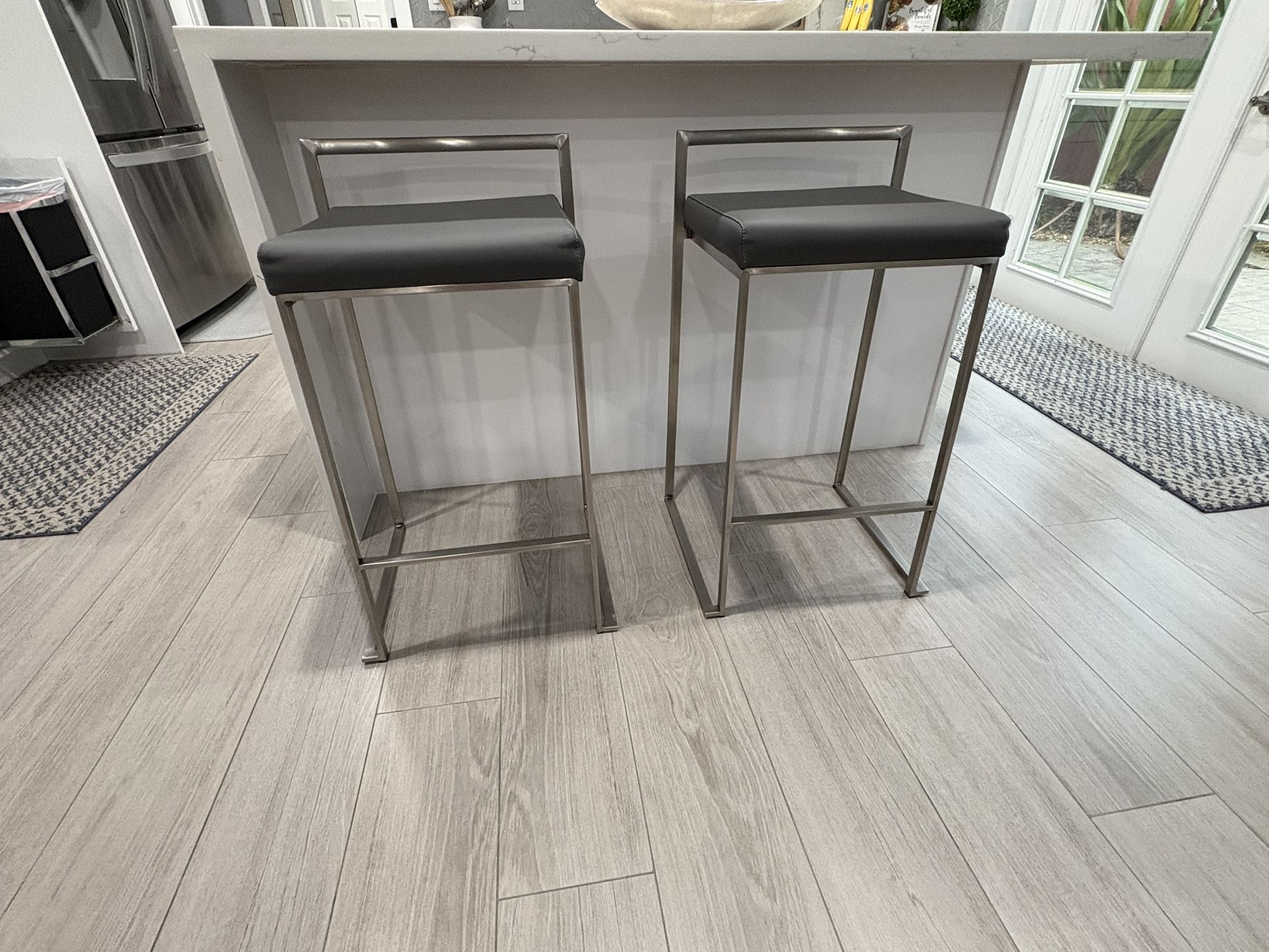 Very Modern Island Stools