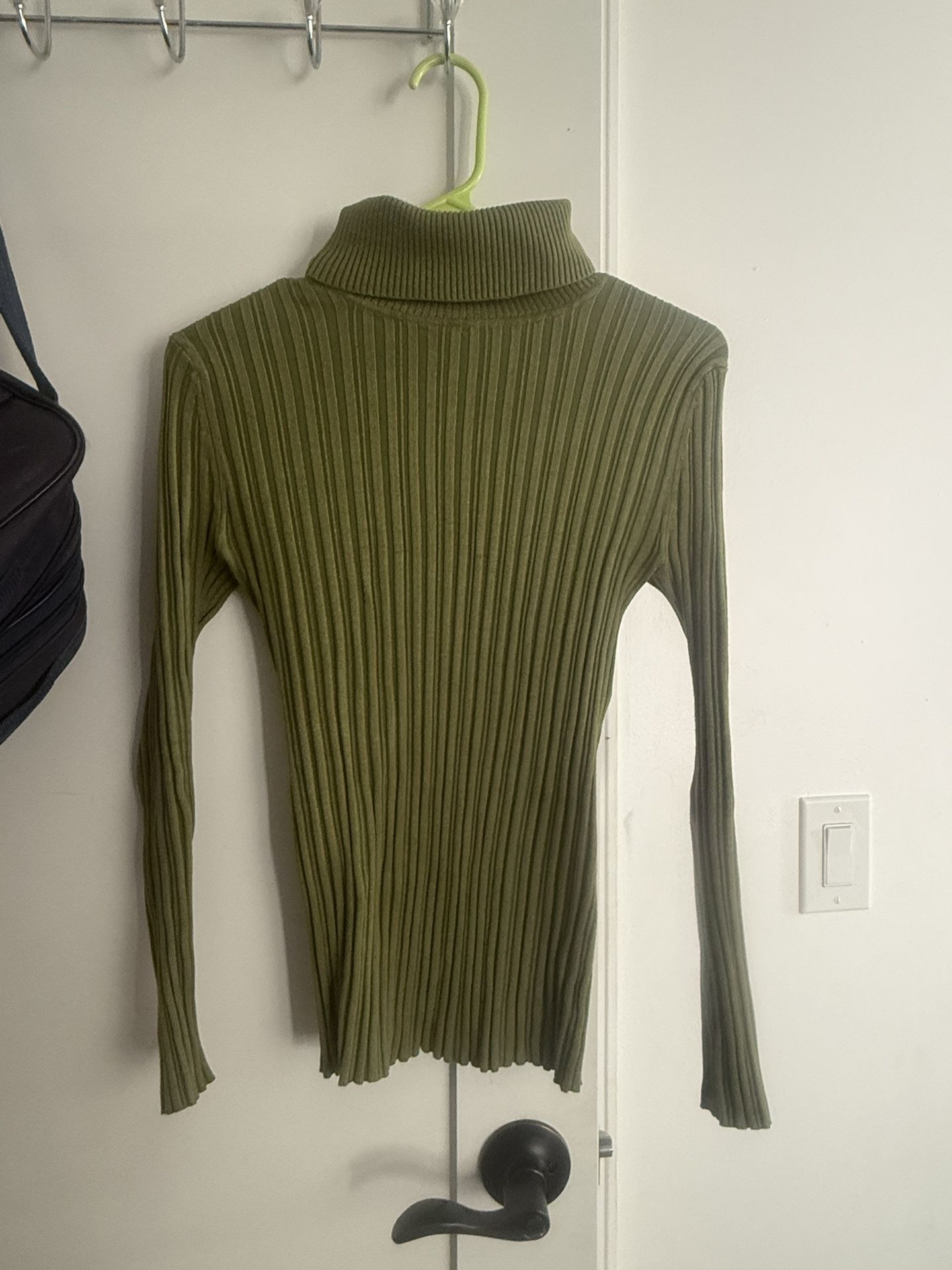 Green Turtle Neck S