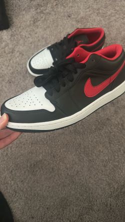 Air Jordan 1 Low (Size 10)
