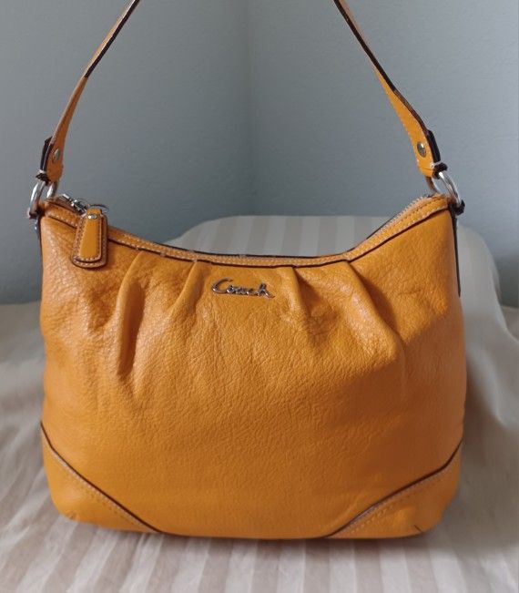 Authentic COACH SOHO Pebbled Leather Handbag Purse Z27741
